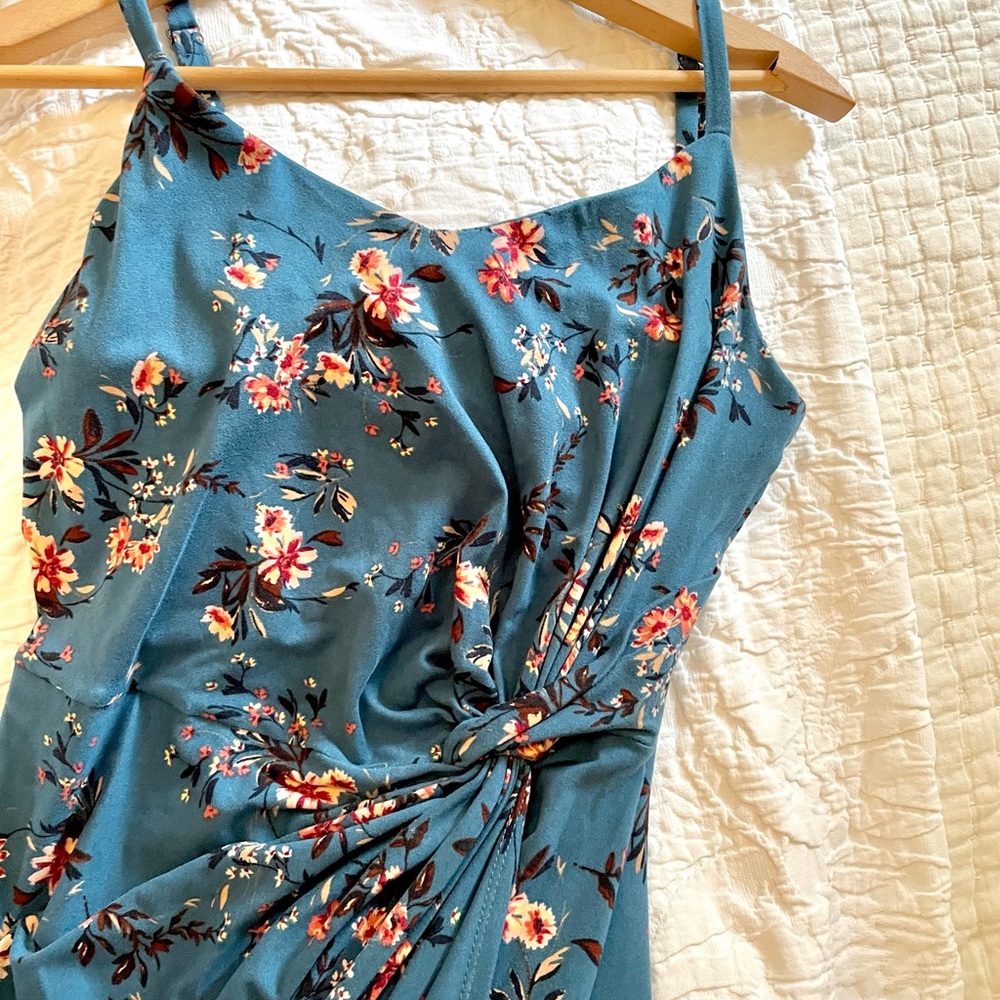 Nine Britton women’s floral midi, faux wrap dress; Size small